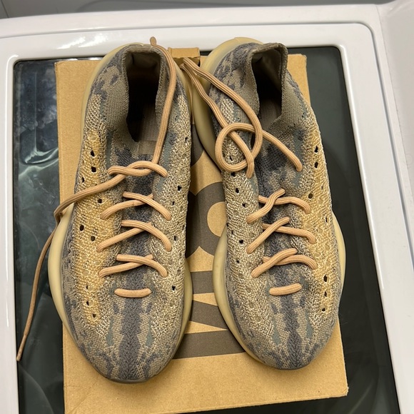 Yeezy Boost 380 - Picture 2 of 4